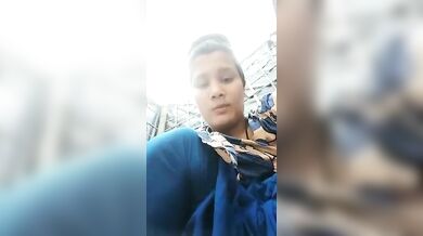 Village girl makes her pussy wet by fucking it with hennaed hands