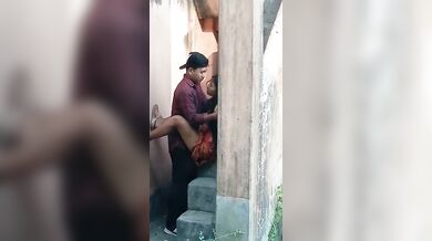 Spying on lovers fucking under a water tank